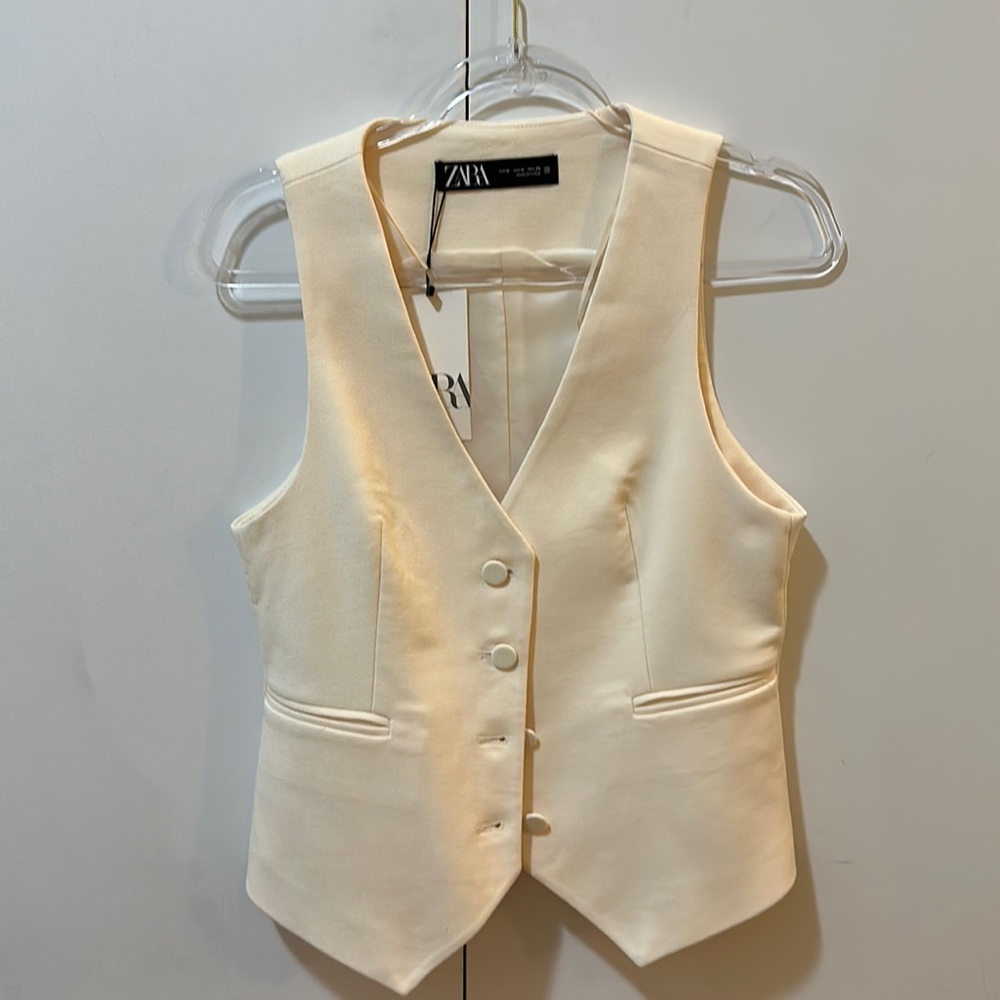 Zara white vest. New with tags. Size M.